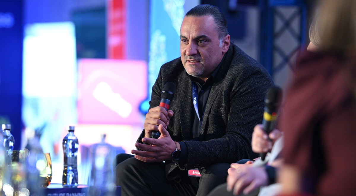 Cosmin Moldoveanu, Data Core Systems: Schimbarea tehnologiei într-o bancă este precum schimbarea motorului la 200 km/h. Ori cumperi mașină nouă, ori schimbi motorul și sari dintr-un obstacol în altul