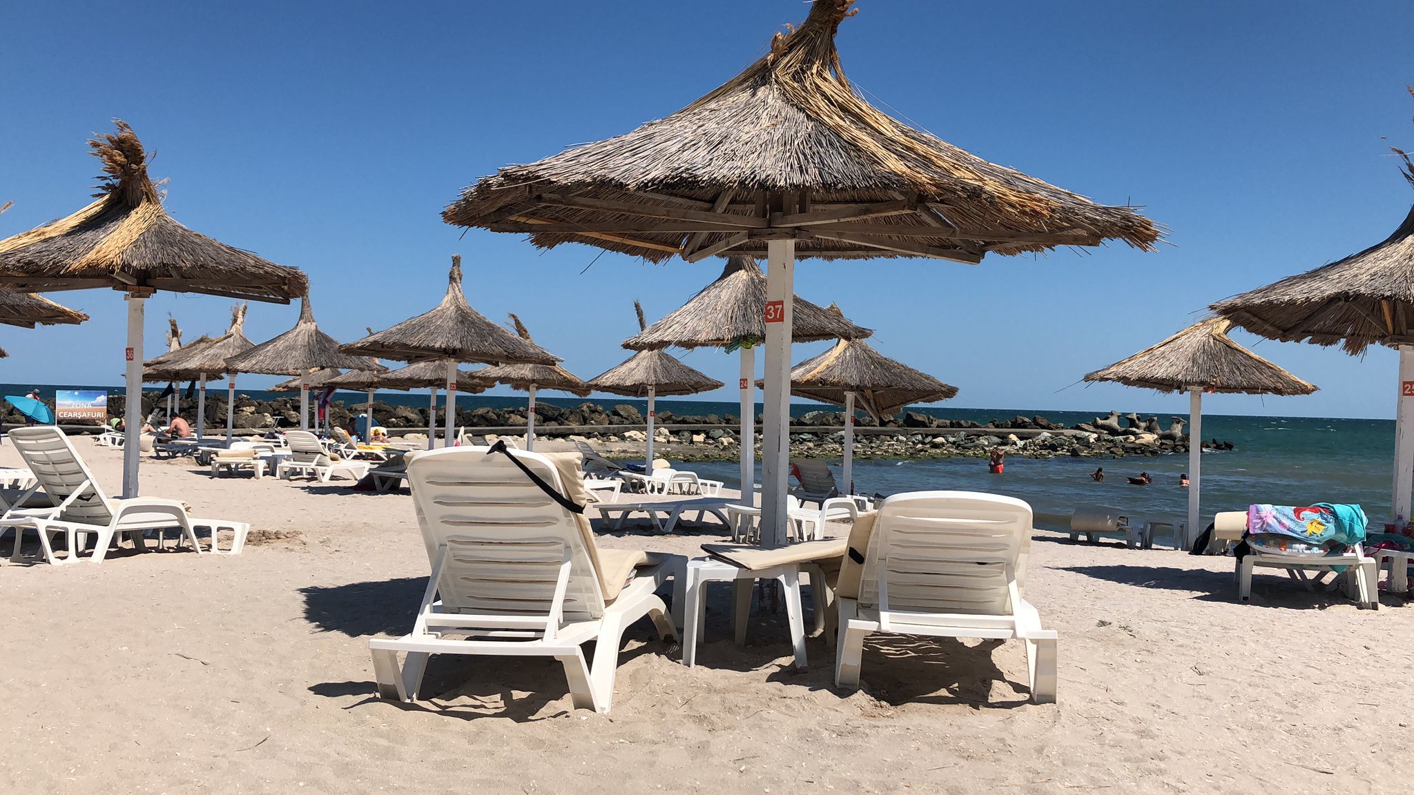 FOTO | O altă față a litoralului românesc: prețuri ca în Centrul Vechi din București și liniște ca pe plajele grecești