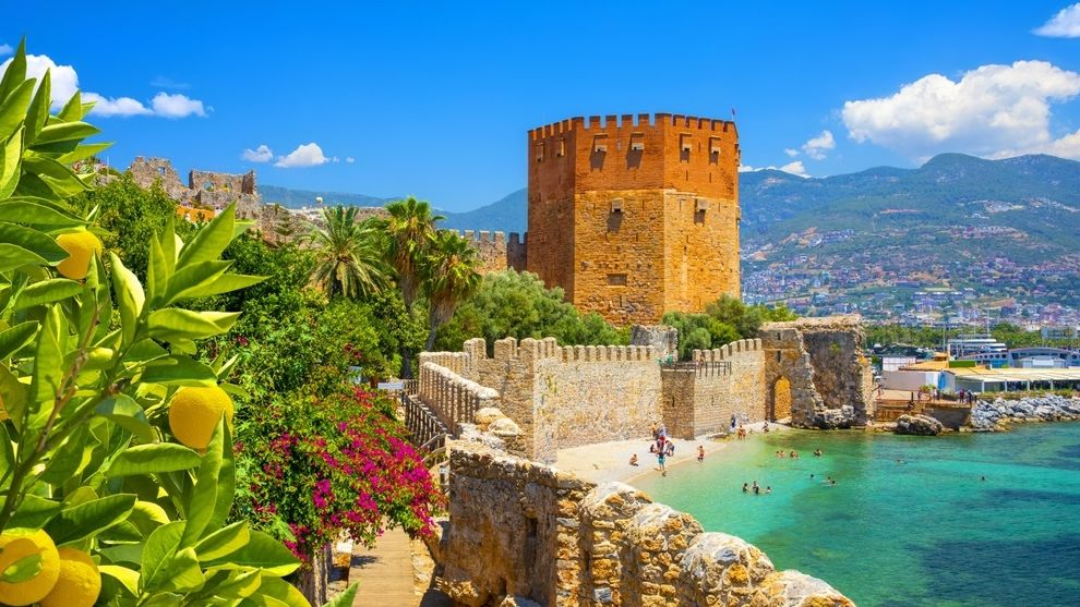 Un turist obișnuit cheltuiește 100$ pe zi în Turcia. Care au fost destinațiile preferate ale românilor în 2023