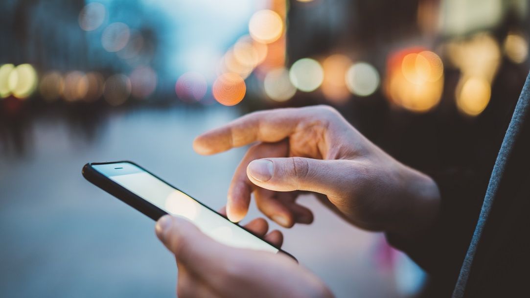 Umflarea facturilor de telefonie ar putea fi blocată. Operatorii, obligați să folosească cursul BNR, în loc să inventeze propriul curs