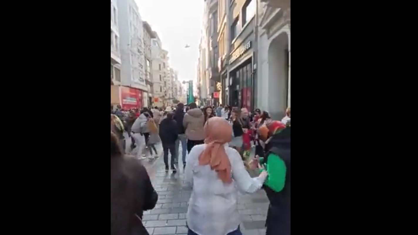 Turcia: Explozie puternică pe o arteră comercială în centrul oraşului Istanbul