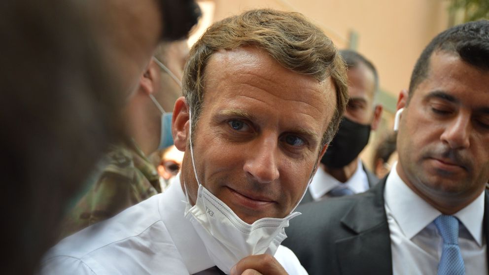 Val de COVID în Franța. Președintele Macron poartă din nou mască