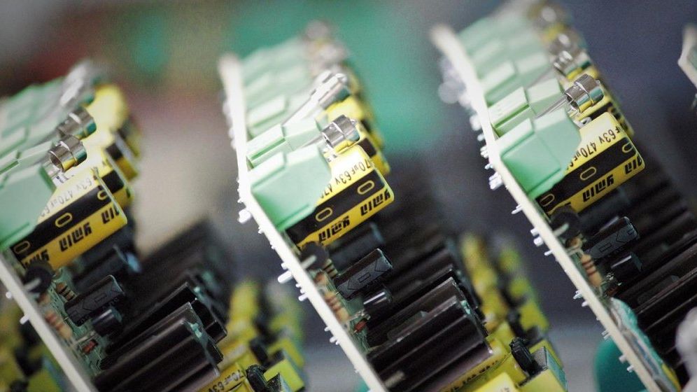 Borrell nu mai merge în China. Jocul restricțiilor pentru matelele din semiconductori continuă