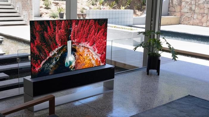 LG a lansat un televizor rulabil care costă cât un apartament