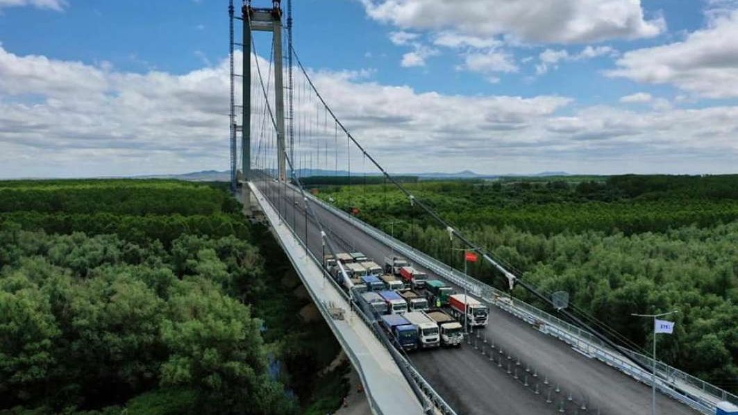 Podul de la Brăila va trebui reasfaltat integral. Traficul a fost deviat