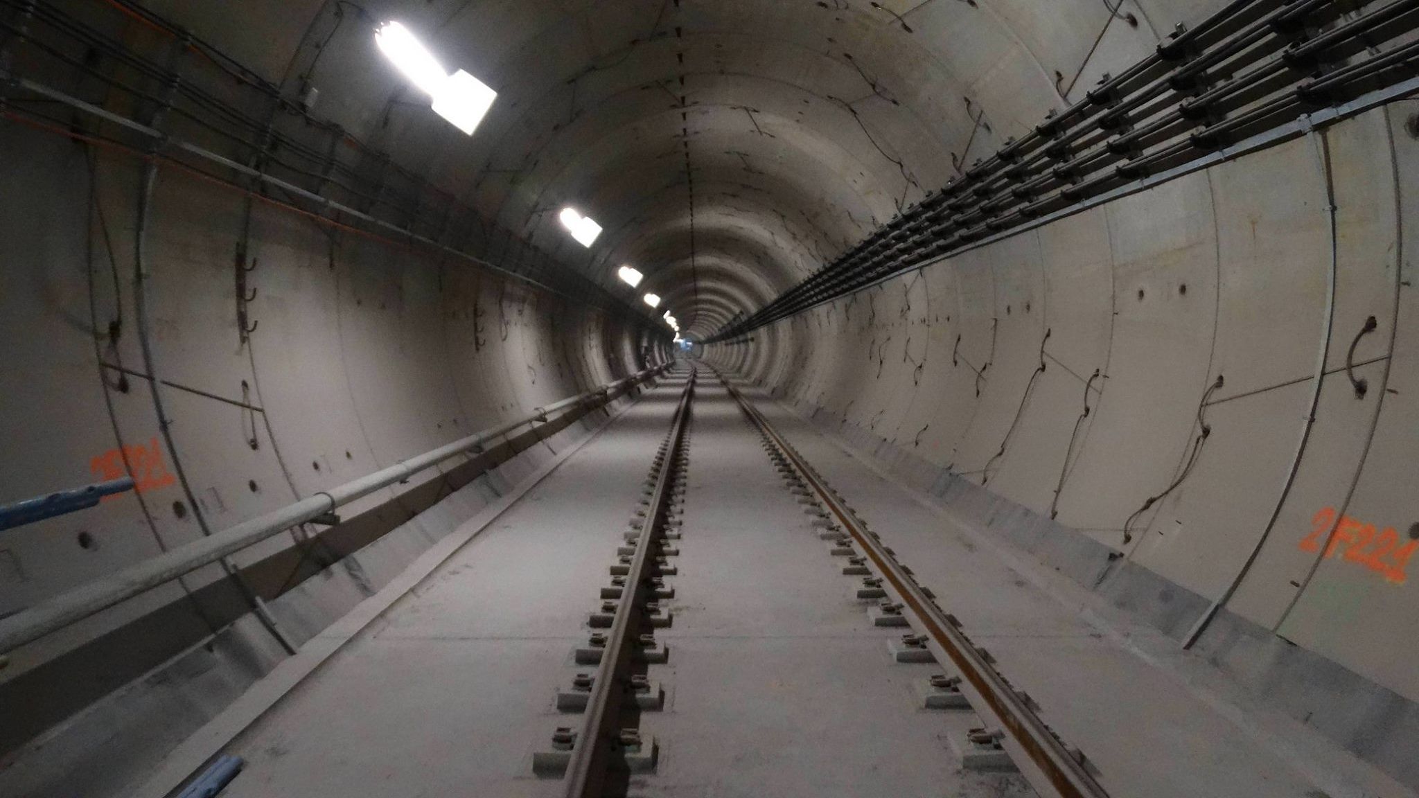 Cum arata statiile de metrou din Drumul Taberei cu sase luni inainte de darea in functiune