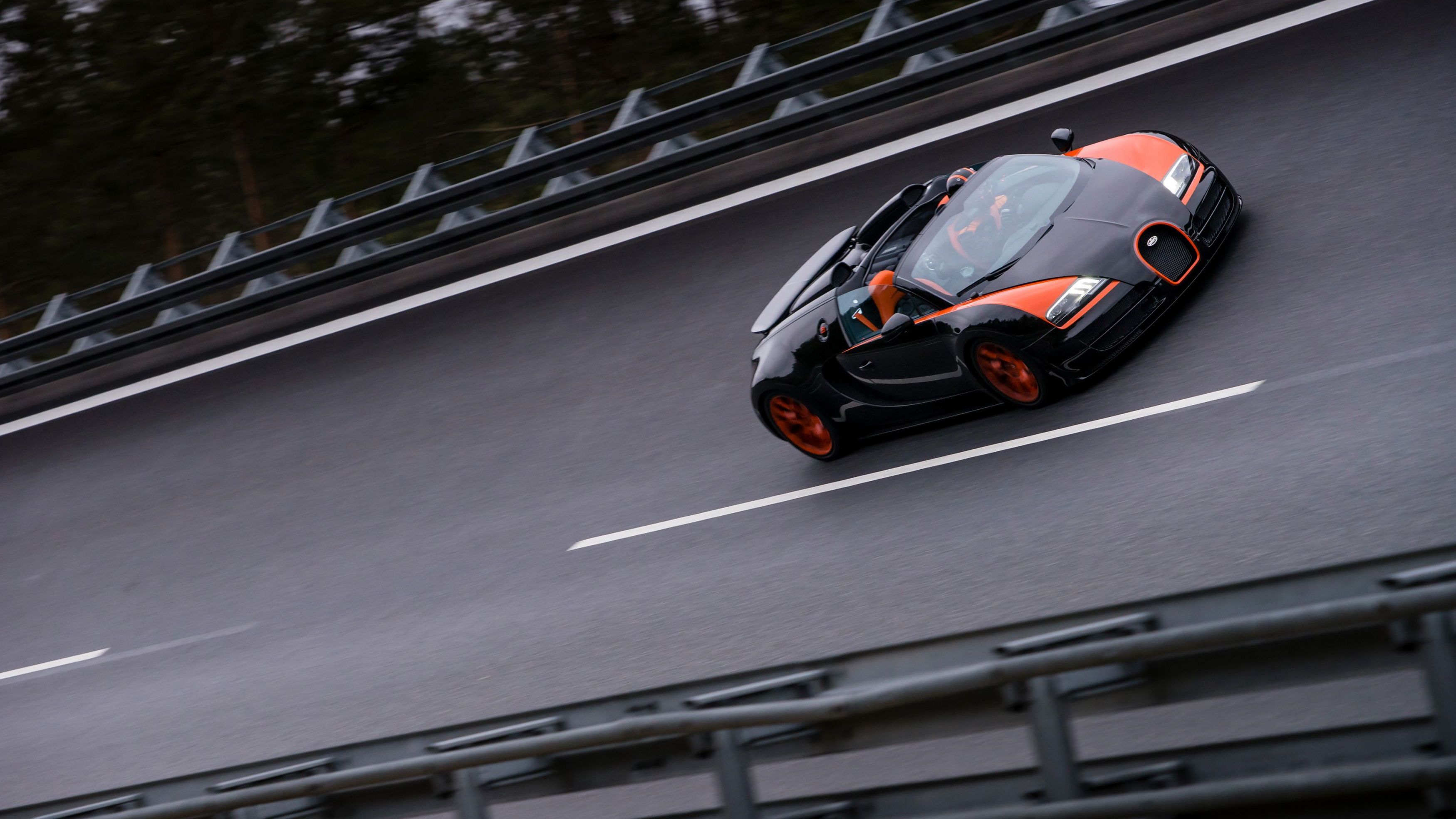 Bugatti vrea să construiască o mașină care atinge 500 km/h. Care este pericolul