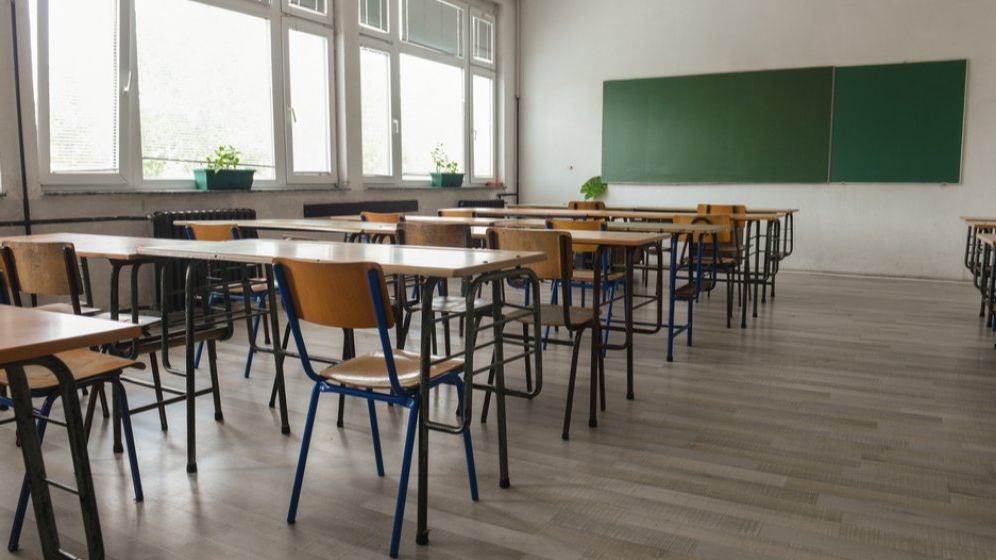 Numărul școlilor care funcționează în scenariul roșu depășește 1.800