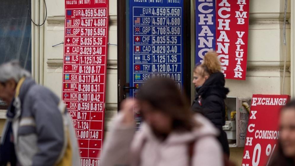 Curs valutar BNR: Leul pierde teren în fața euro, dar recuperează față de dolar