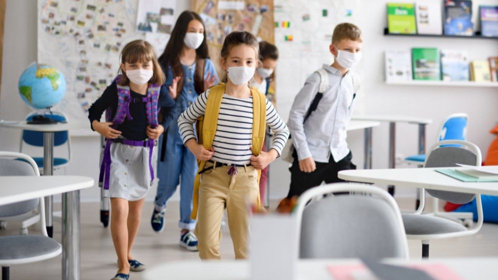 Primăria Sectorului 3 licitează pentru măști și dezinfectanți pentru școli