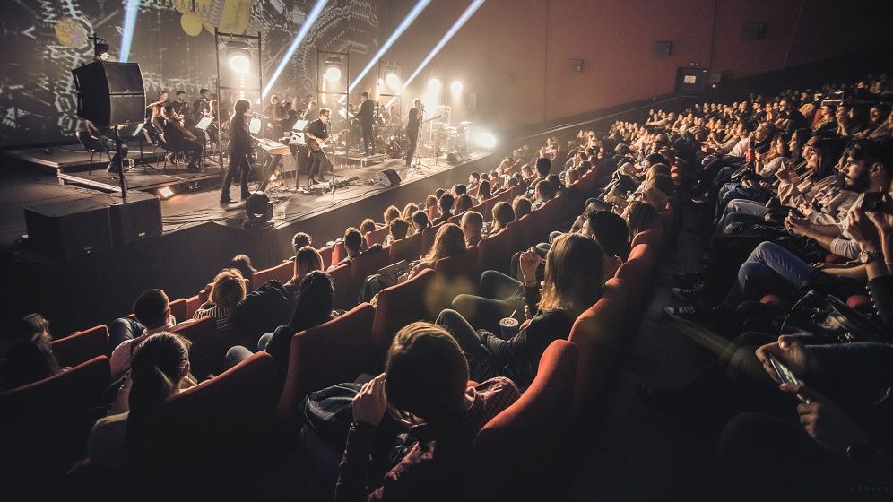 Povestea ALTOrchestra sau cum au dat mana cu mana rock-ul alternativ si muzica simfonica