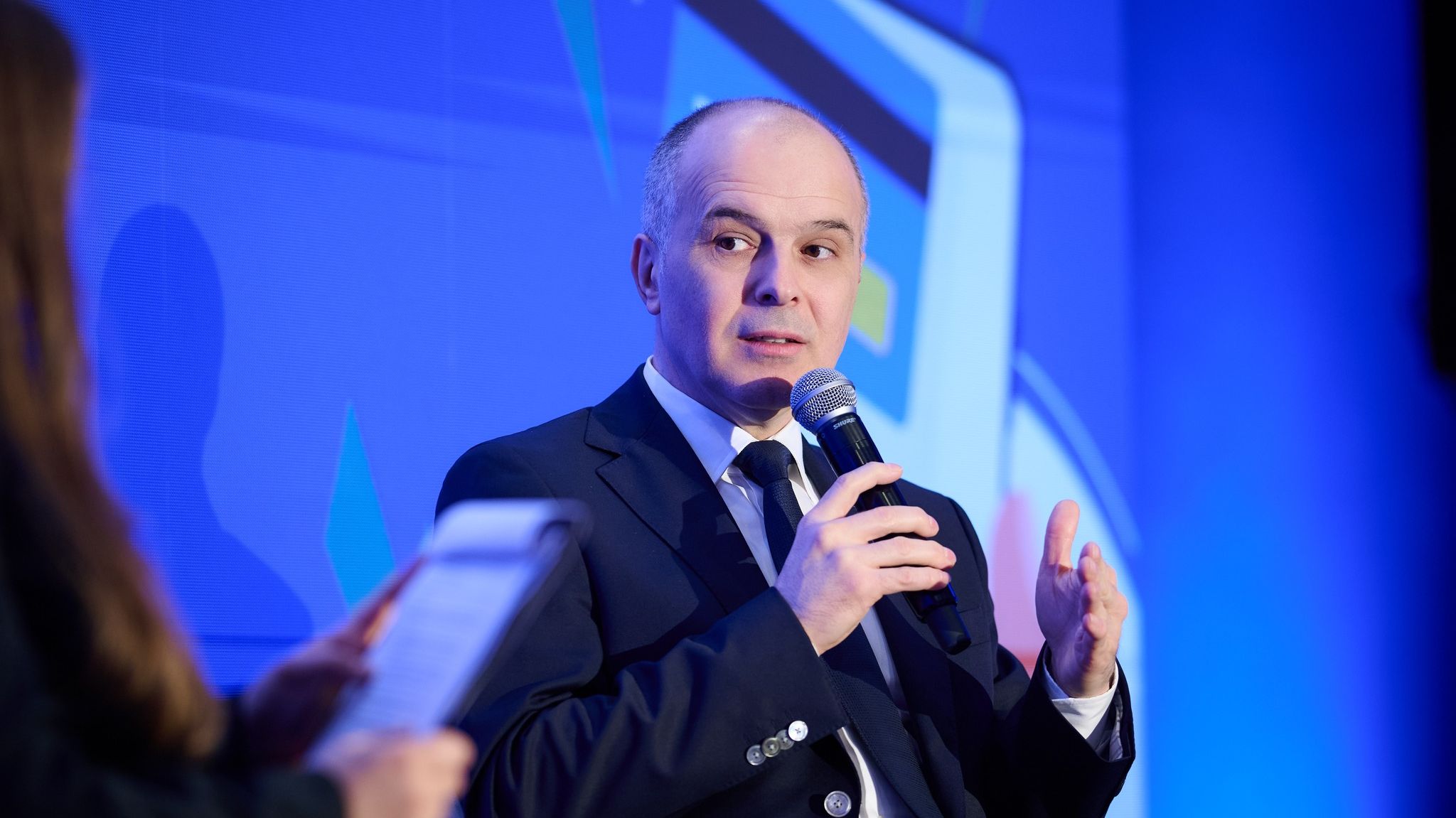 România caută un nou guvern, dar ar trebui să-și găsească mai întâi încrederea. Florin Ilie, ING România: „Viitorul este populat de optimiști; pesimismul te duce la sărăcie”