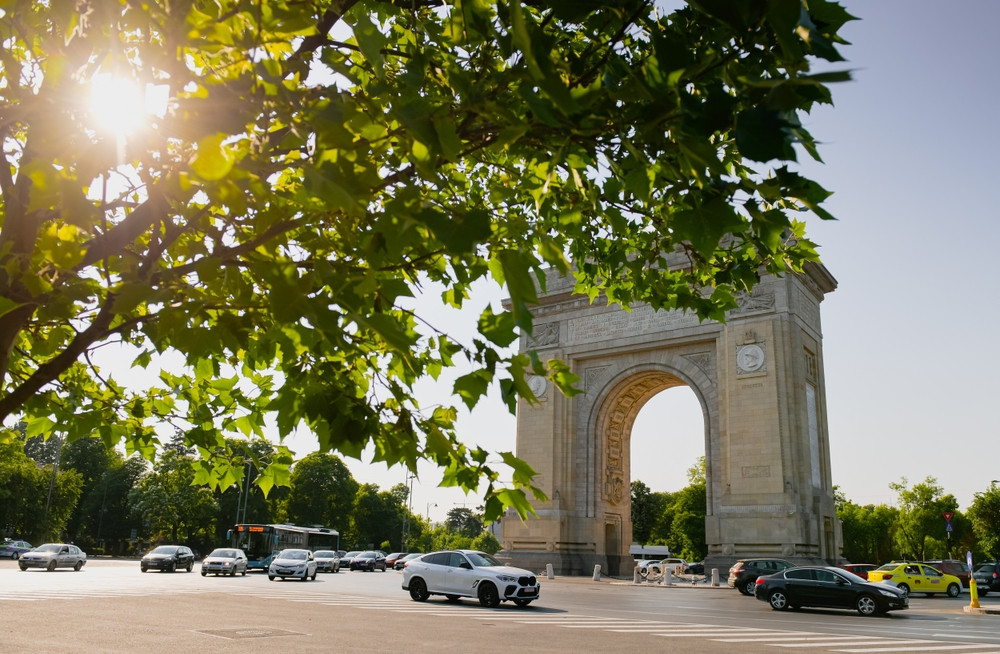 Ce să faci în weekendul 19-21 iunie: de la festivaluri cu lampioane și târguri de Sânziene, la expoziții cu mașini