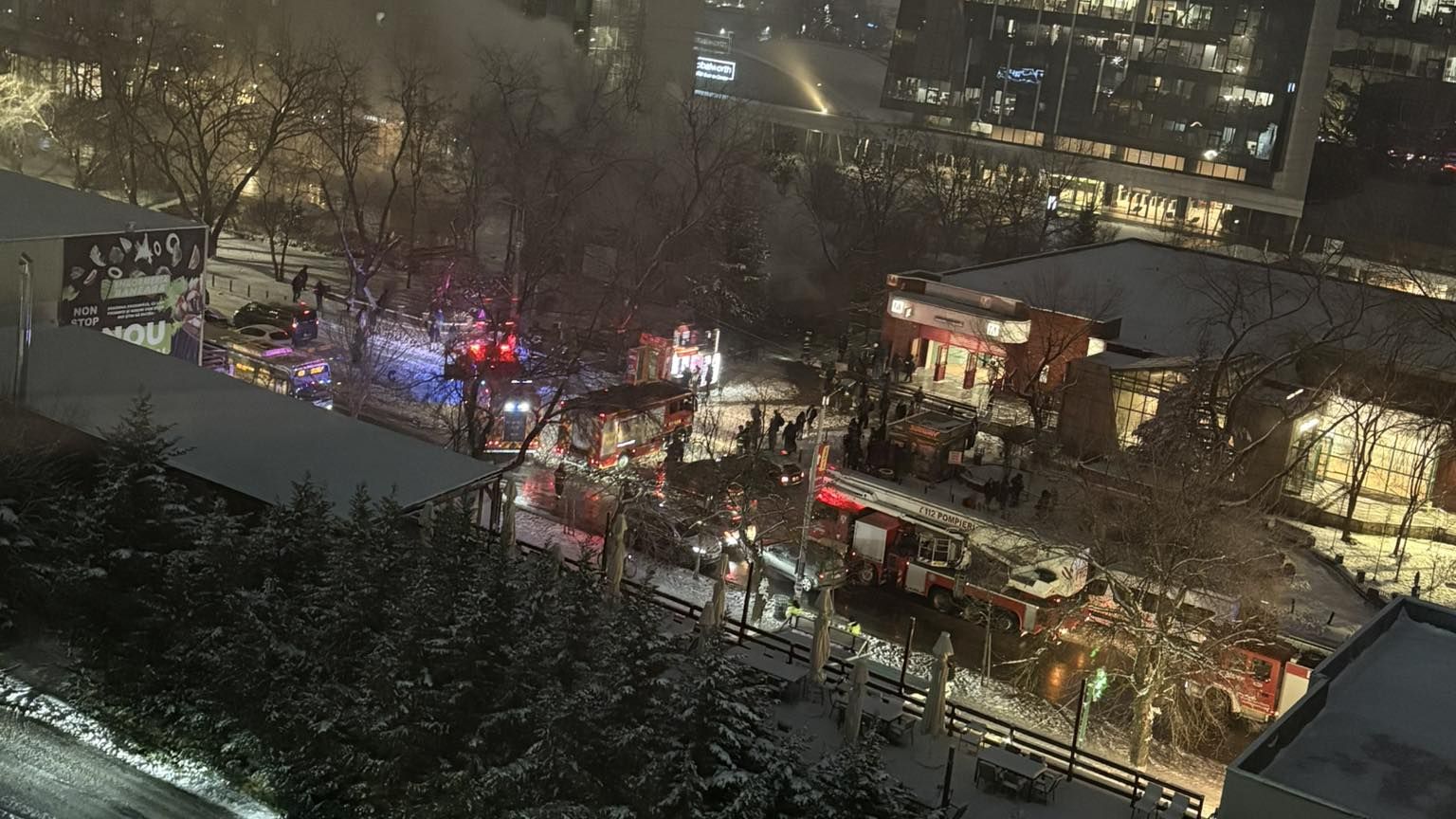 Incendiu în Pipera: Arde o patiserie din apropierea metroului