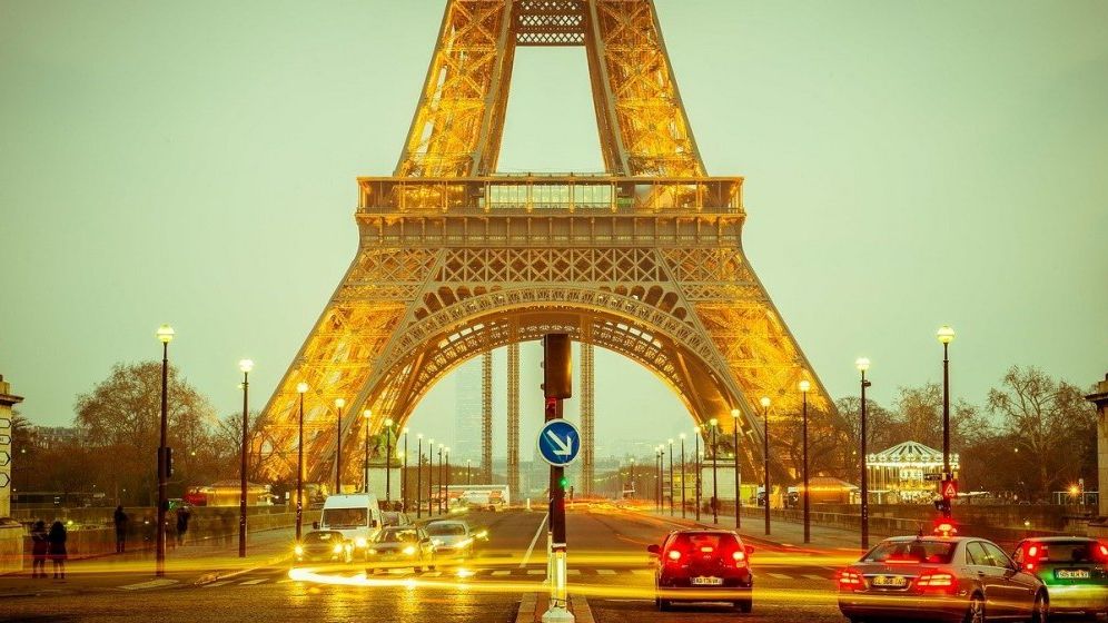 Proteste violente la Paris. Poliţia franceză a tras cu gaze lacrimogene