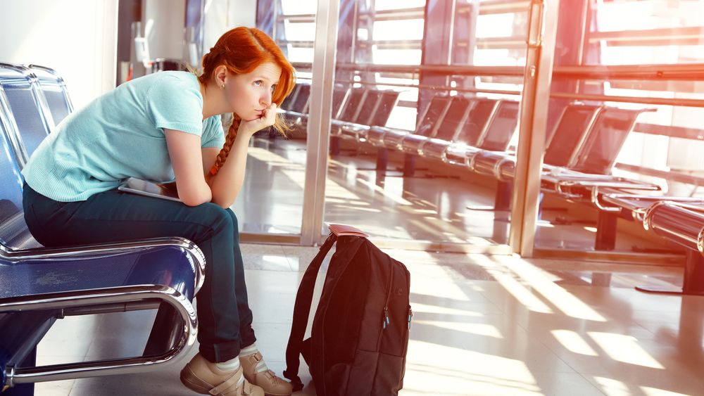 Sute de romani primesc, lunar, compensatii de pana la 600 de euro de la companiile aeriene