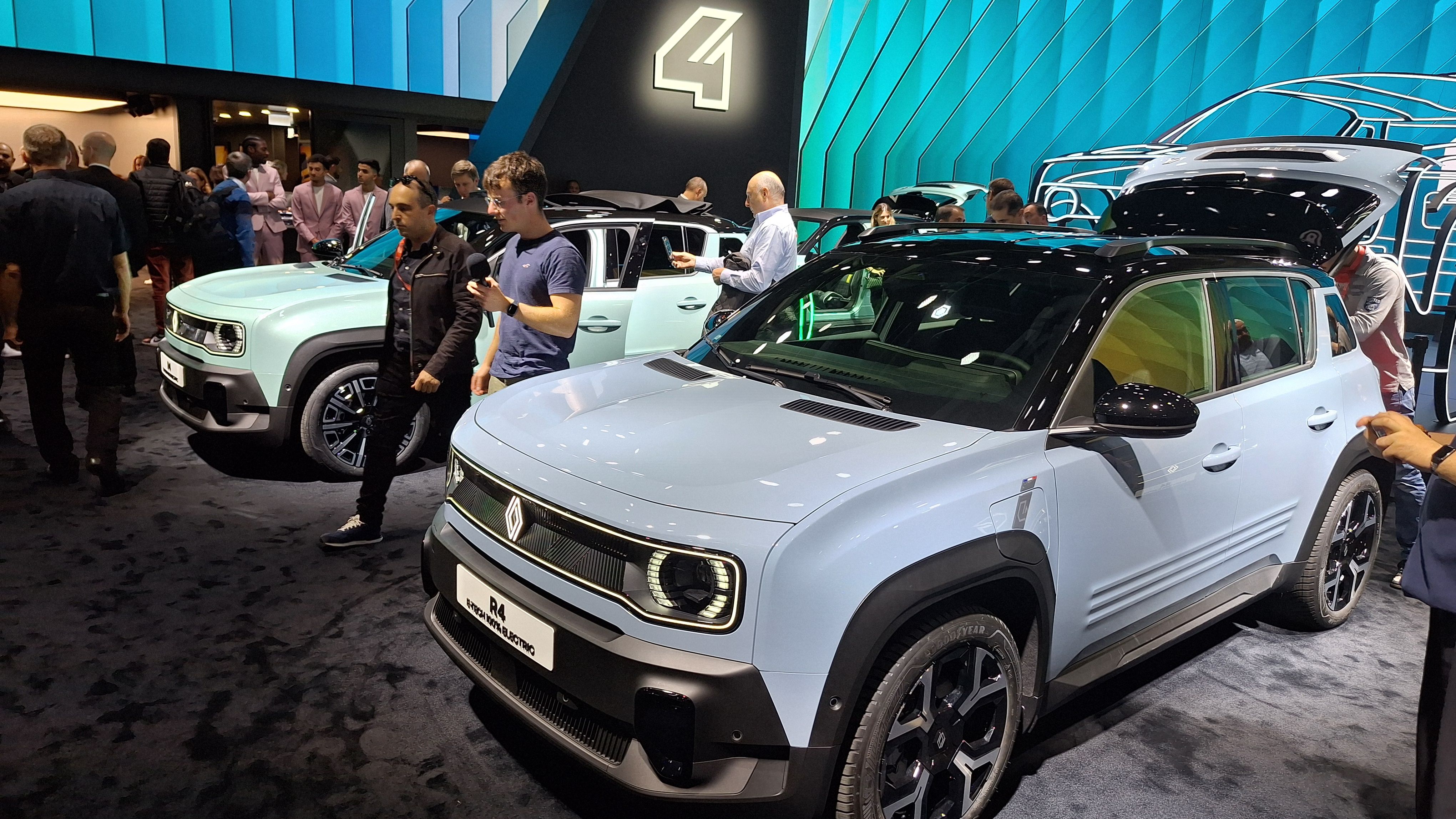 GALERIE FOTO | Renault 4 E-Tech este fratele mai mare și mai polivalent al lui R5. Care este autonomia și cât va costa