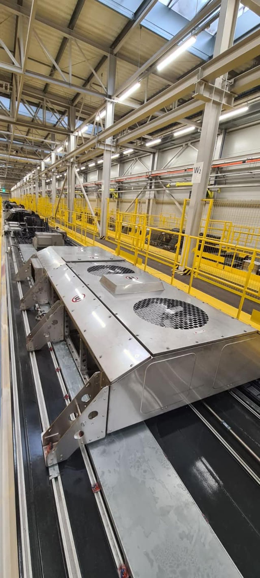GALERIE FOTO Cum arată primul tren electric nou cumpărat de România după mai bine de 40 de ani - Imagine 14