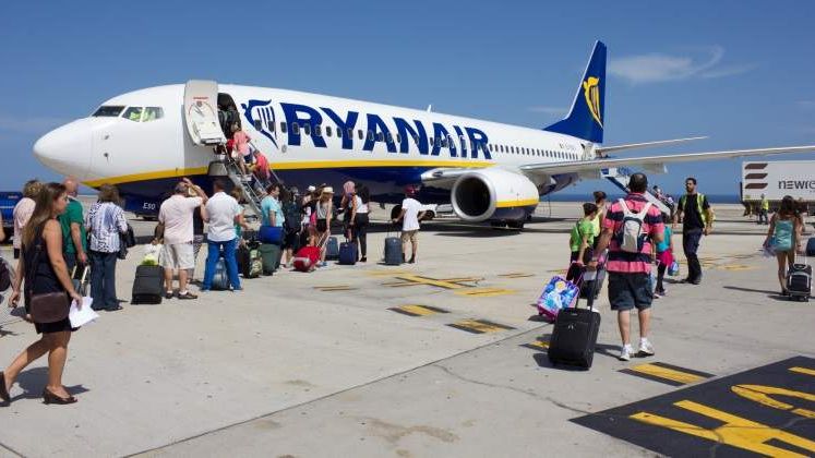 Ryanair pune in vanzare bilete ieftine de avion din Oradea catre Barcelona si Milano