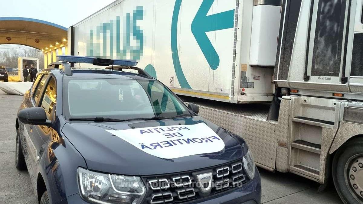 Aproximativ 15 tone de materiale pirotehnice au fost descoperite de polițiștii din vama Giurgiu