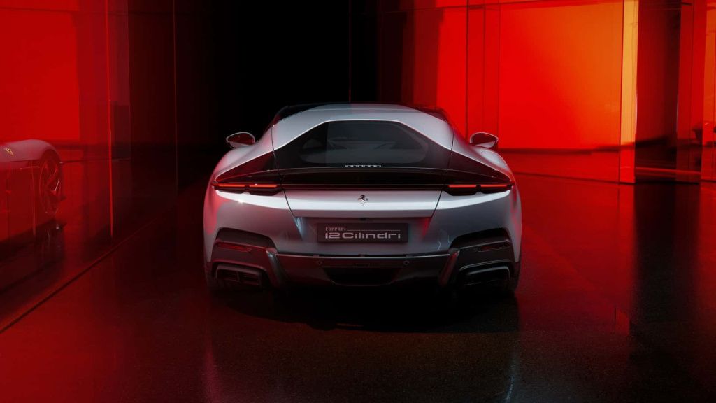 GALERIE FOTO | Ferrari a lansat un nou supercar cu motor V12 - Imagine 7