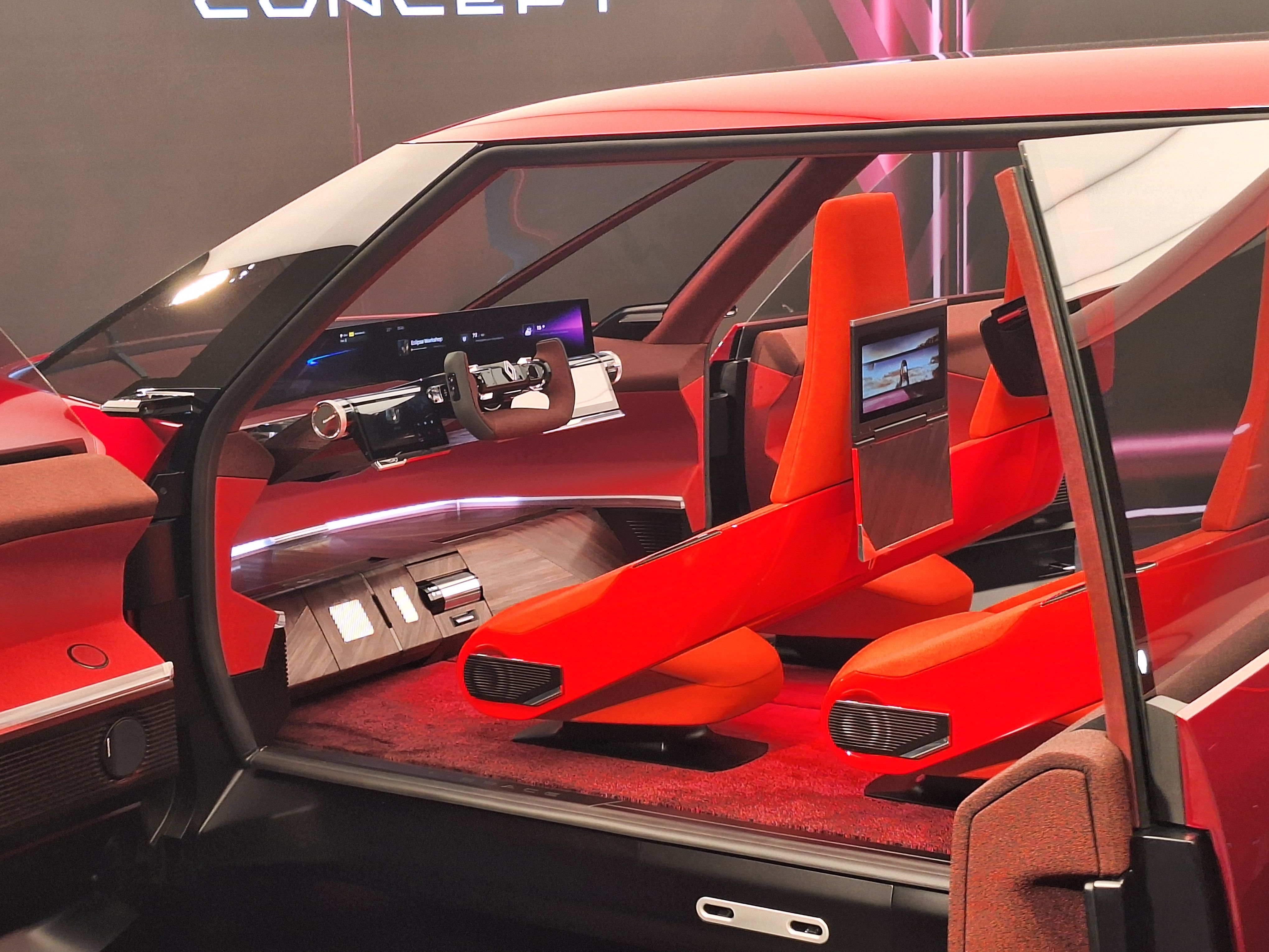 FOTO | Renault ar putea relansa segmentul monovolumelor în era electrică. Ce secrete ascunde conceptul E-Space - Poza 5