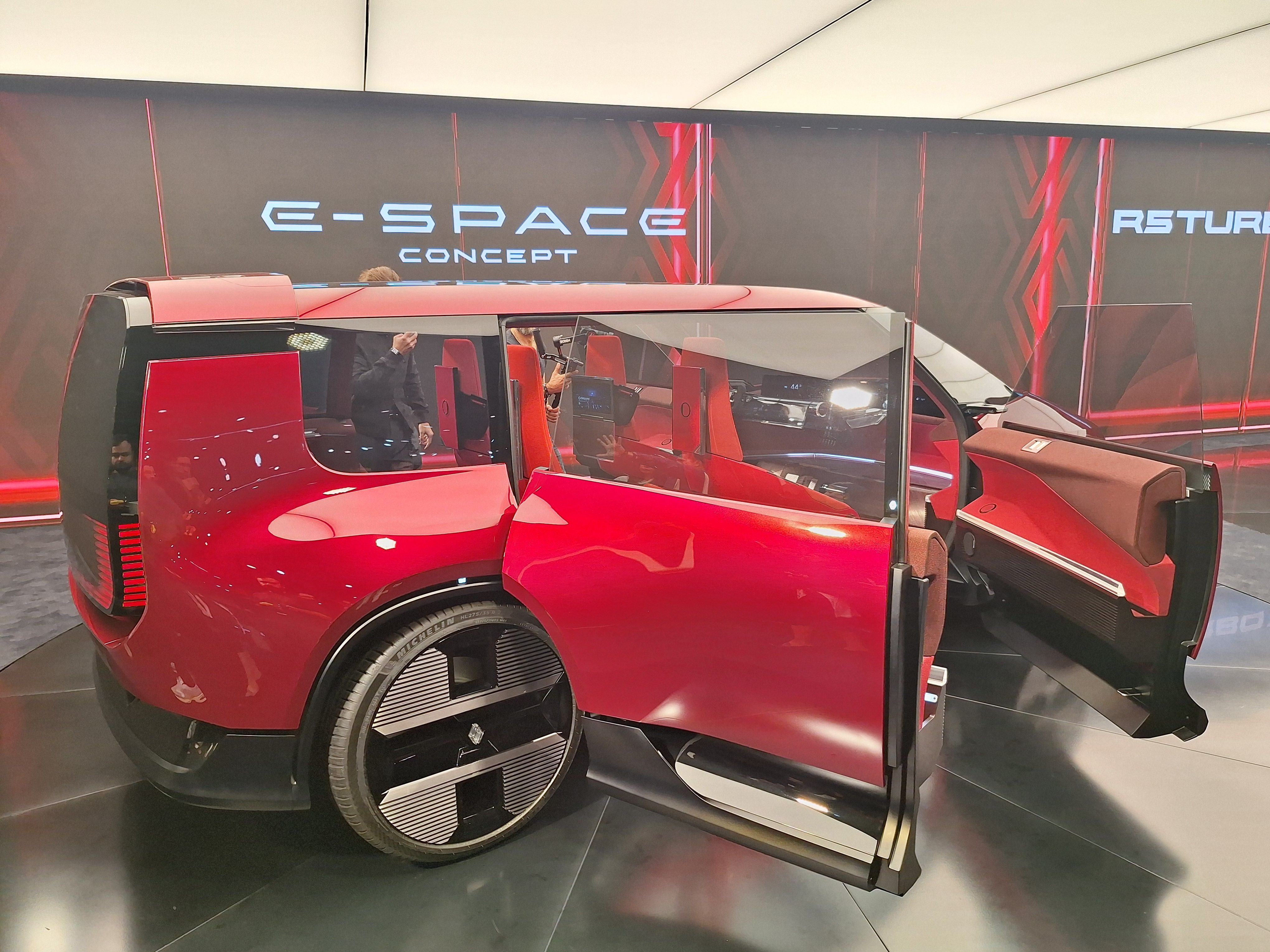 FOTO | Renault ar putea relansa segmentul monovolumelor în era electrică. Ce secrete ascunde conceptul E-Space - Poza 8
