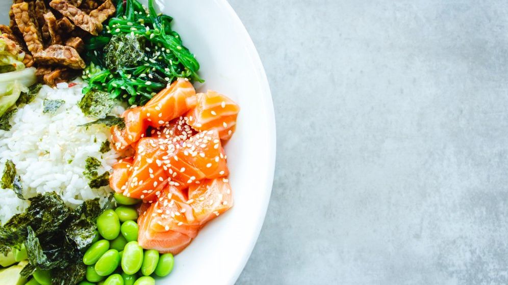 STUDIU: Pandemia i-a făcut pe români să mănânce mai sănătos și să redescopere produsele locale