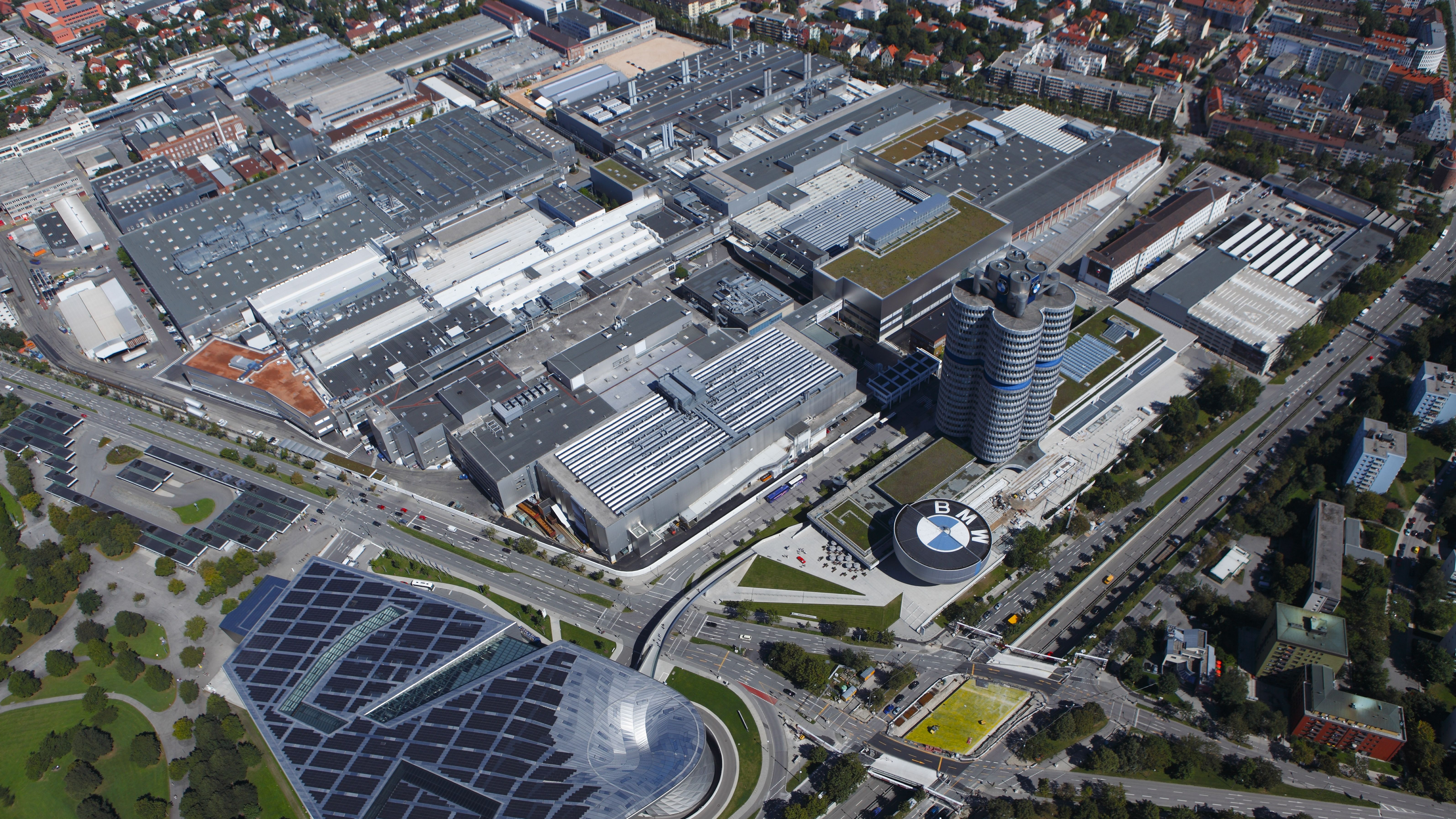 BMW i4 apare pe piata in 2021. Investitiile depasesc 200 MIL. euro