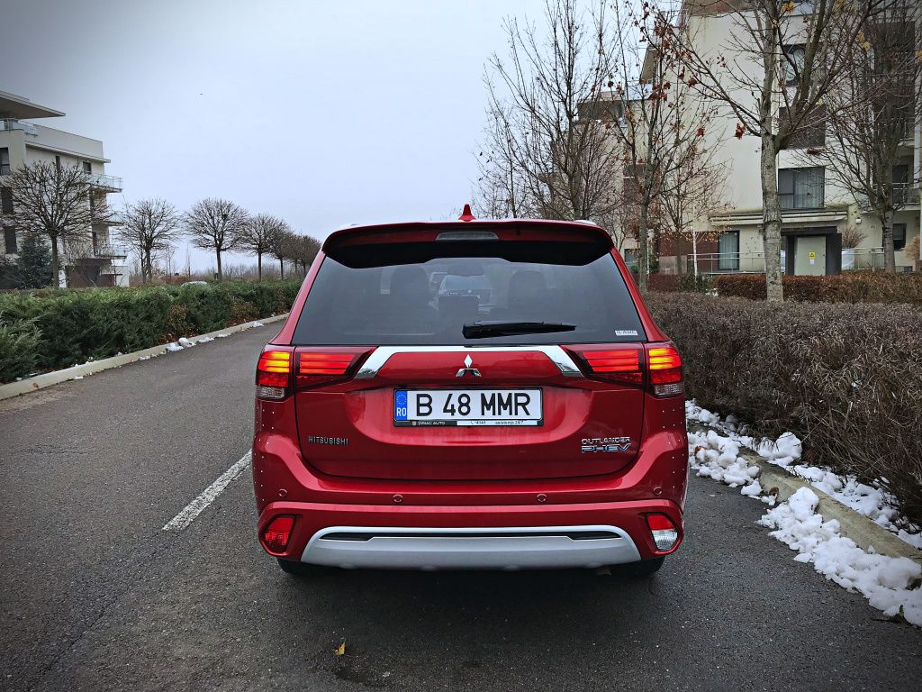 Mitsubishi Outlander PHEV - Imagine 3