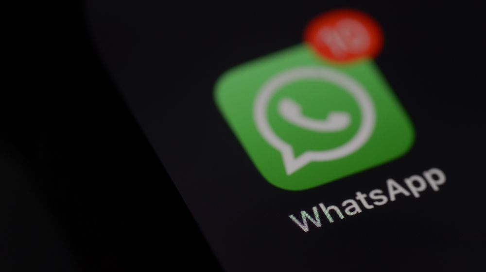 Ștergerea unui mesaj pe WhatsApp poate costa compania milioane de euro. Ce verifică inspectorii de la Consiliul Concurenței