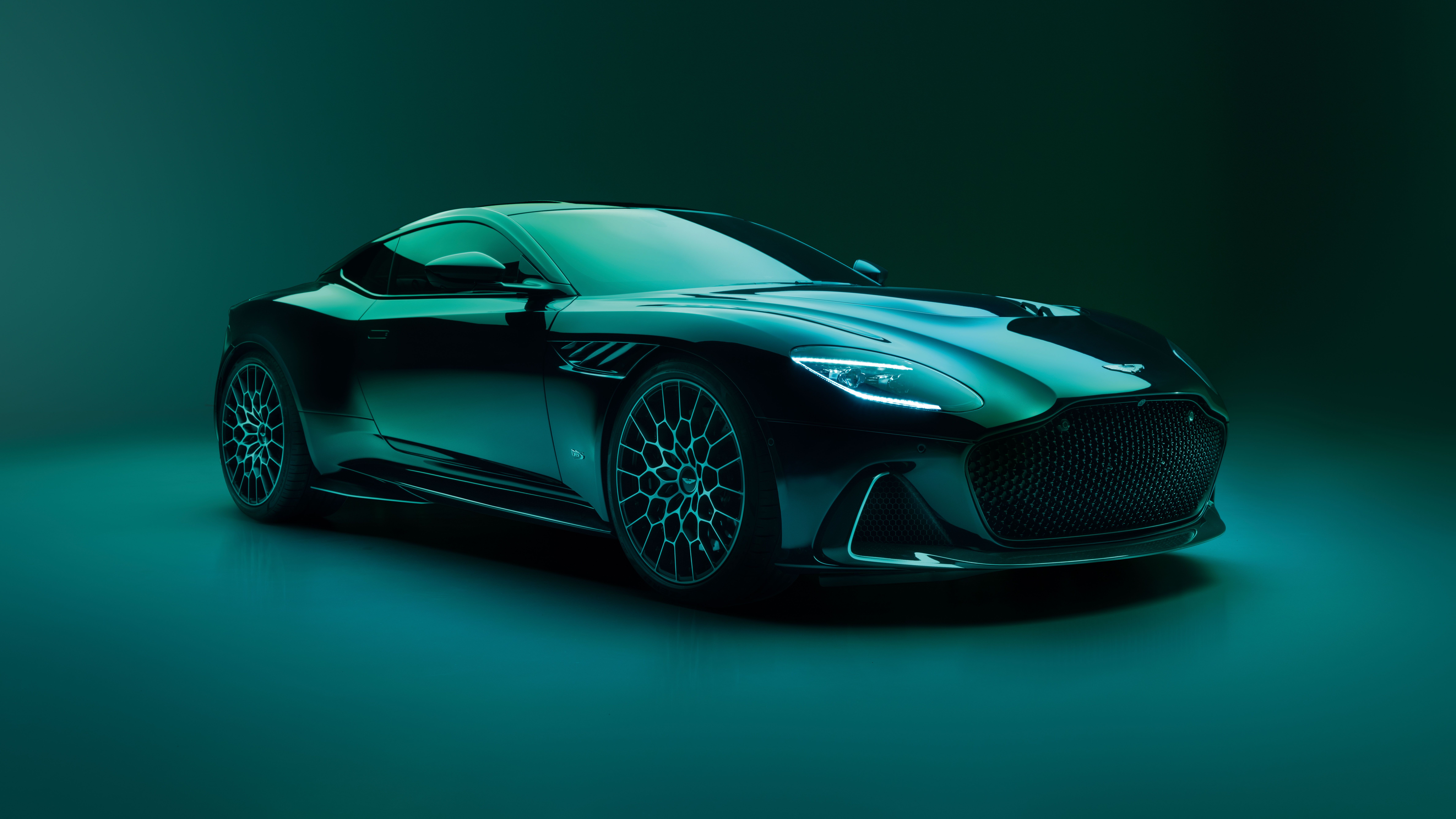 Aston Martin dă afară 20% din angajați și reduce la jumătate estimările de vânzări pentru viitor