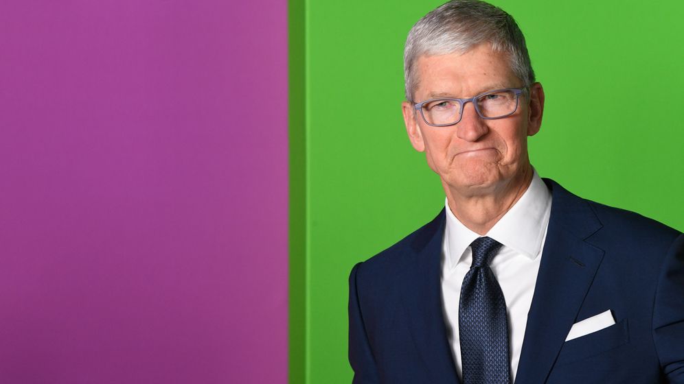 Acționarii Apple, îndemnați să nu-i mai dea bonusul de aproape 100 mil. de dolari CEO-ului Tim Cook