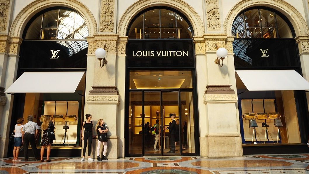 Consiliul Concurenței amendează o firmă din grupul Louis Vuitton cu 4,5 mil. lei. Ce nereguli au găsit autoritățile române
