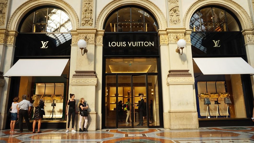 Grupul care detine Louis Vuitton pregateste o platforma blockchain pentru produsele sale de lux: cum va functiona