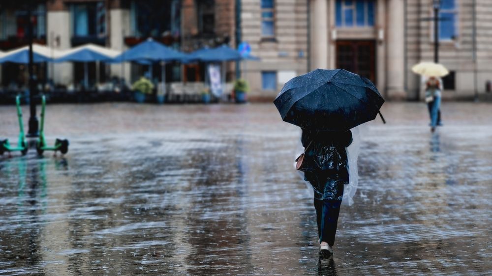 Vreme la extreme în România. Ploi torențiale și vânt. Risc de viitură la munte