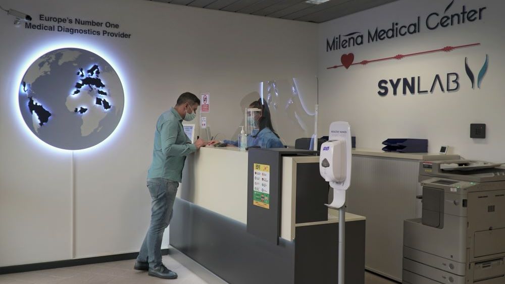 Se deschide primul centru de testare COVID dintr-un aeroport din România
