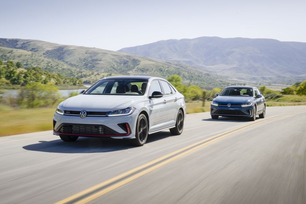 GALERIE FOTO | Acesta este ultimul Volkswagen cu cutie manuală, dar în America - Imagine 1