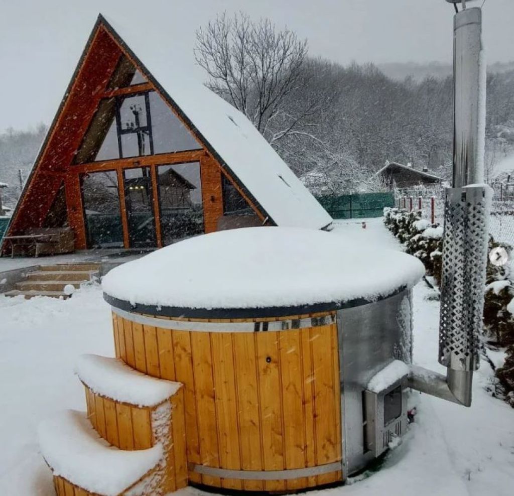 GALERIE FOTO: 5 cabane A-Frame din România unde te poți caza. Sunt la mare căutare printre cei ca - Imagine 8