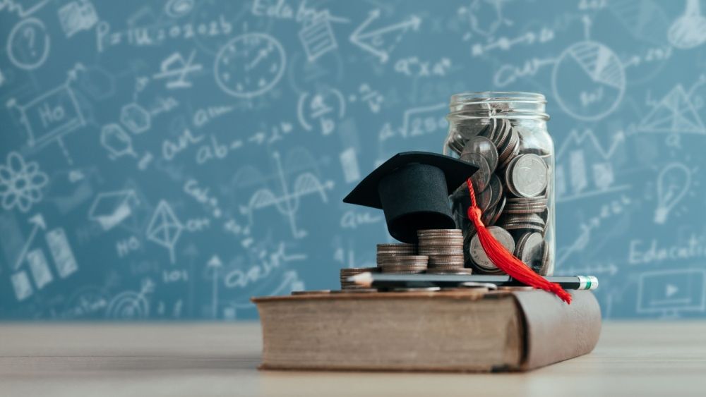 Banii de la UE care reduc sărăcia și transformă educația: Vouchere pentru elevii defavorizați și granturi pentru startup-uri studențești