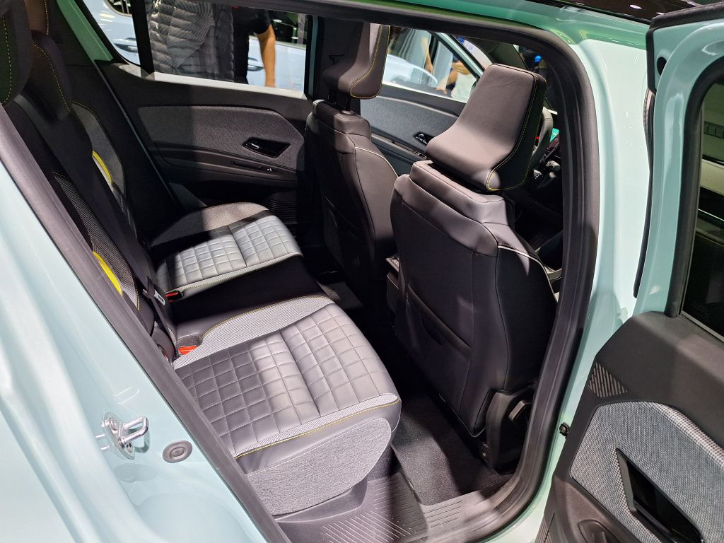 GALERIE FOTO | Noul Renault 4 E-Tech Electric a fost lansat la Paris. Cum arată, cât costă și ce - Imagine 17