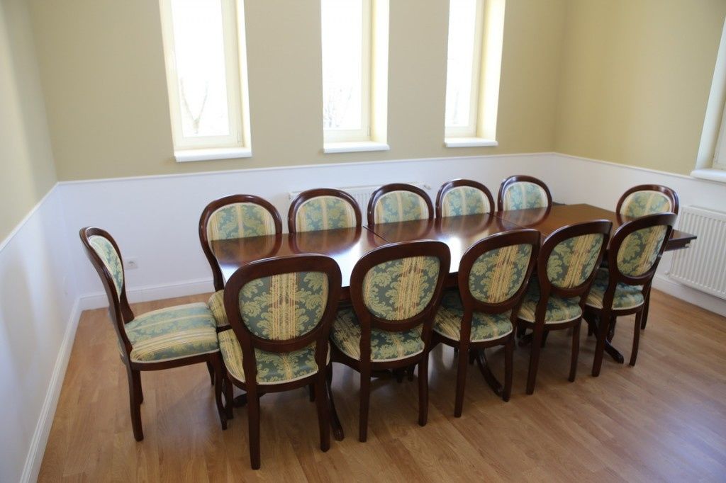 FOTO: Așa arată White House de Oltenia, conacul românesc care seamănă izbitor cu reședința of - Imagine 2