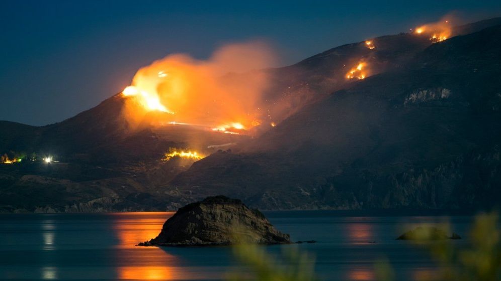 Incendiu de vegetaţie în Grecia: Mai multe sate au fost evacuate