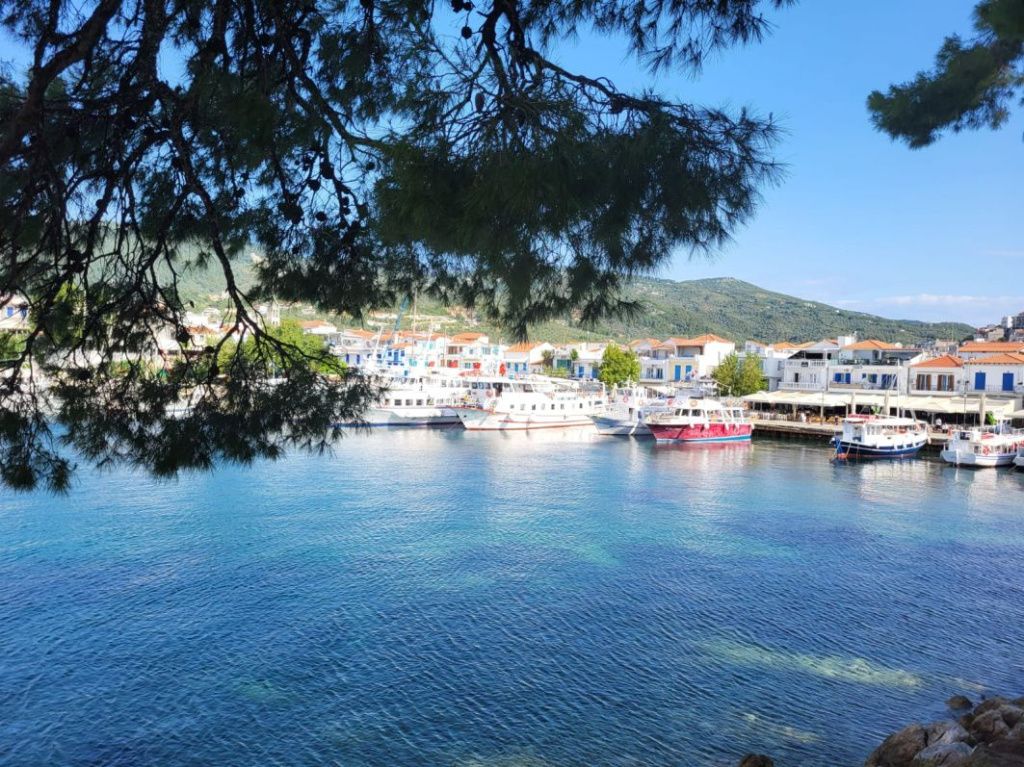 Skiathos, micuța insulă din Marea Egee cu păduri de pin, plaje premiate și povești medievale - Imagine 6