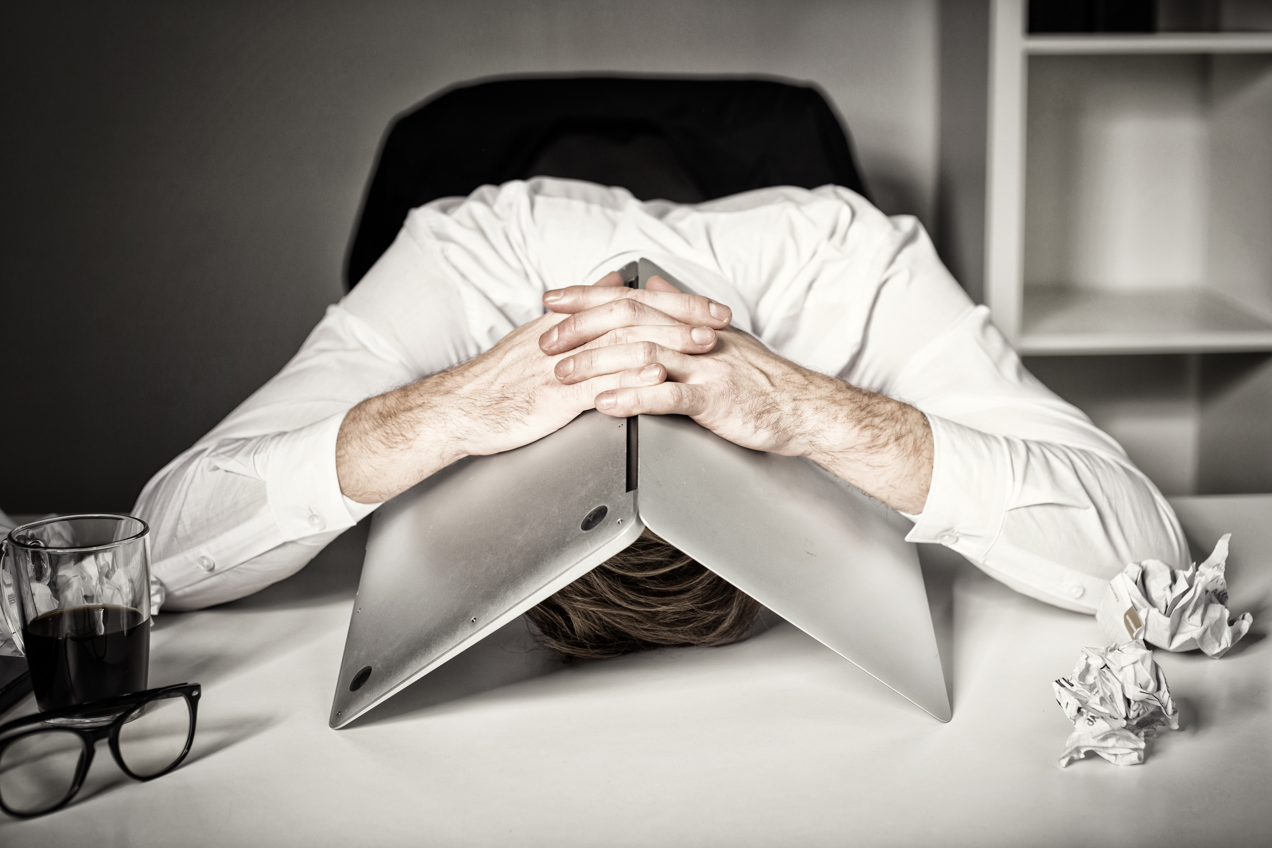 Epuizarea profesională și stresul financiar, provocările zilelor noastre? 4 din 10 români ajung la terapie