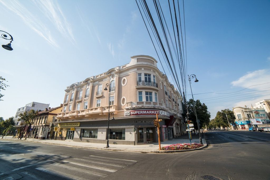 GALERIE FOTO | Hotel emblematic din centrul Constanței, scos la vânzare pentru 1,1 mil. euro - Imagine 1