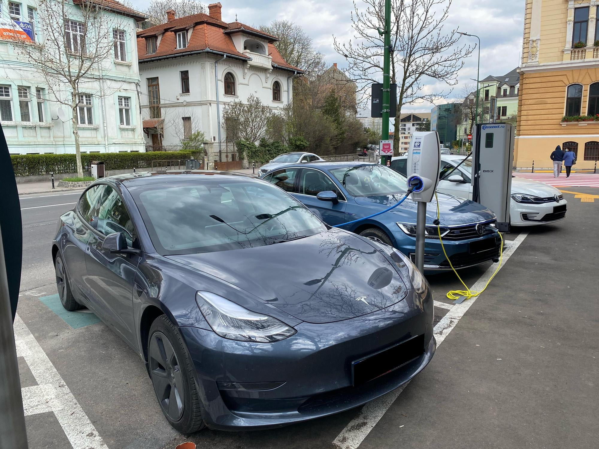 Statistică: Mașinile electrice, tot mai populare în lume: 2 milioane de unități au fost vândute în iunie