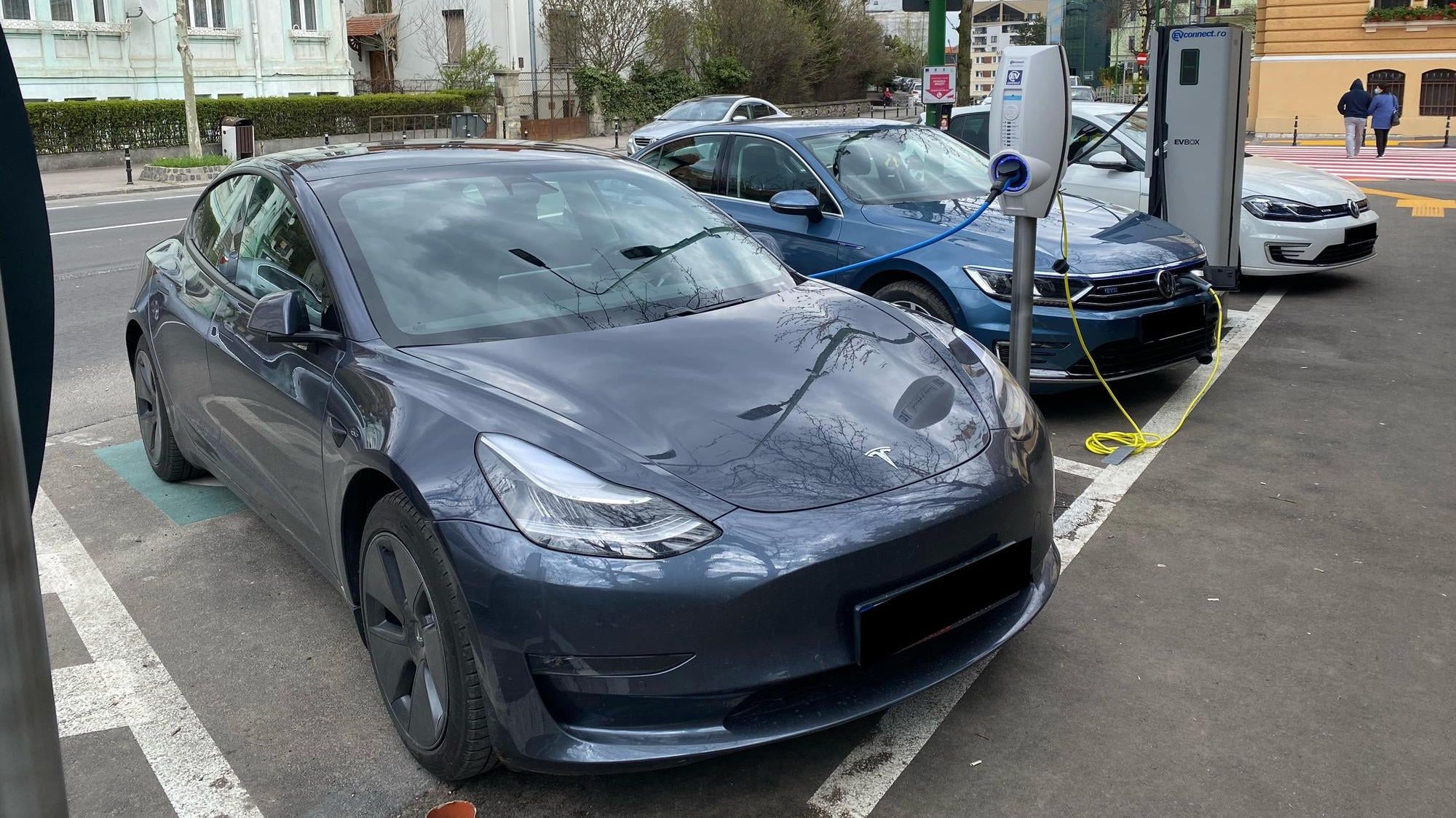 Statistică: Mașinile electrice, tot mai populare în lume: 2 milioane de unități au fost vândute în iunie