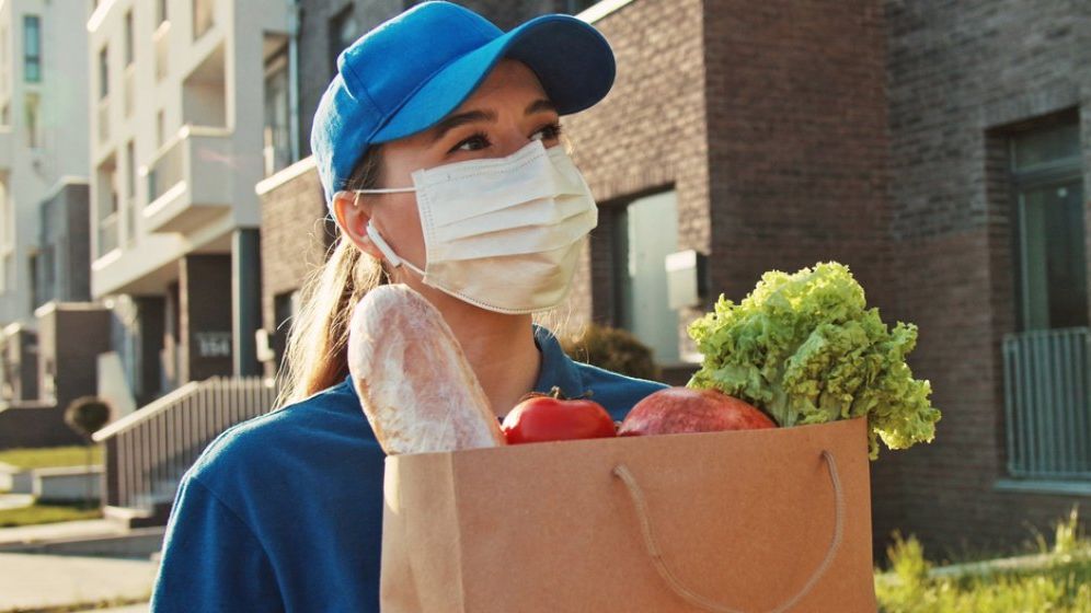 Braşov: Prefectul anunţă reintroducerea măştii de protecţie în zonele cu potenţial de aglomerare şi în jurul şcolilor