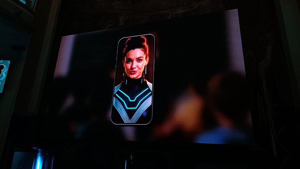 Inteligența artificială ajunge în școlile din România: „Saro va fi un AI care nu-ți va rezolva tema, ci te va convinge să o faci tu”